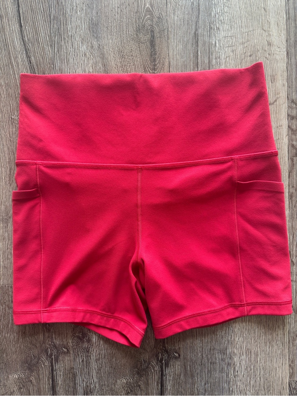 Athleta Salutation Stash High Rise 5" Short Red Small
